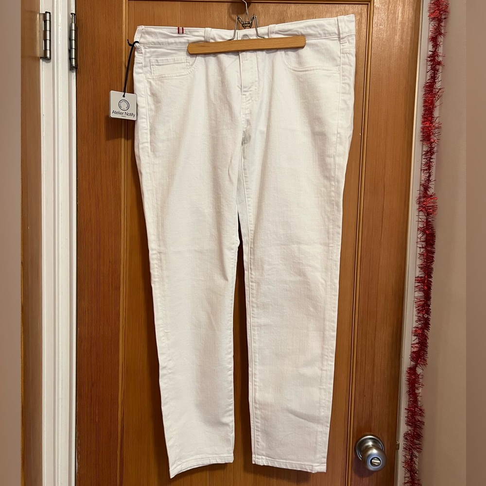 MOVING SALE!! 🚚🏠 ACCEPTING OFFERS ❤️ PARIS PAR ATELIER 🤍 White Jean